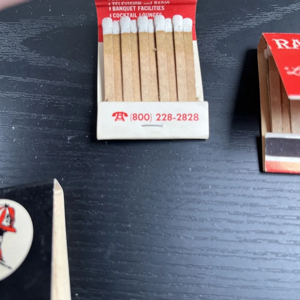 Vintage 1960s Matchbook Hotel Ramada Inn Roadside Hotel Frontstrike‎